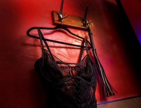 Kleding binnen bij raamprostitutie Alkmaar
